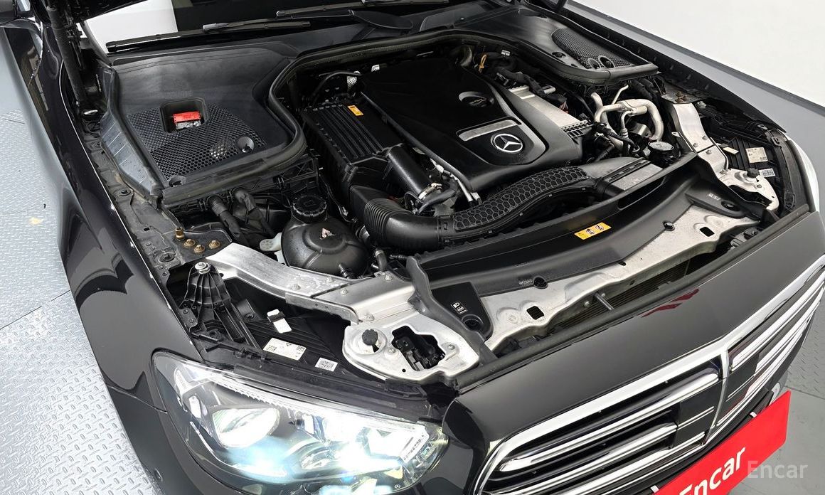  Mercedes-Benz E-Class