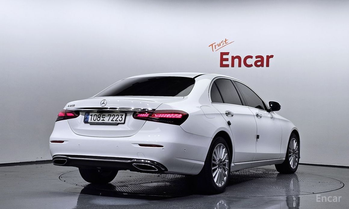  Mercedes-Benz E-Class