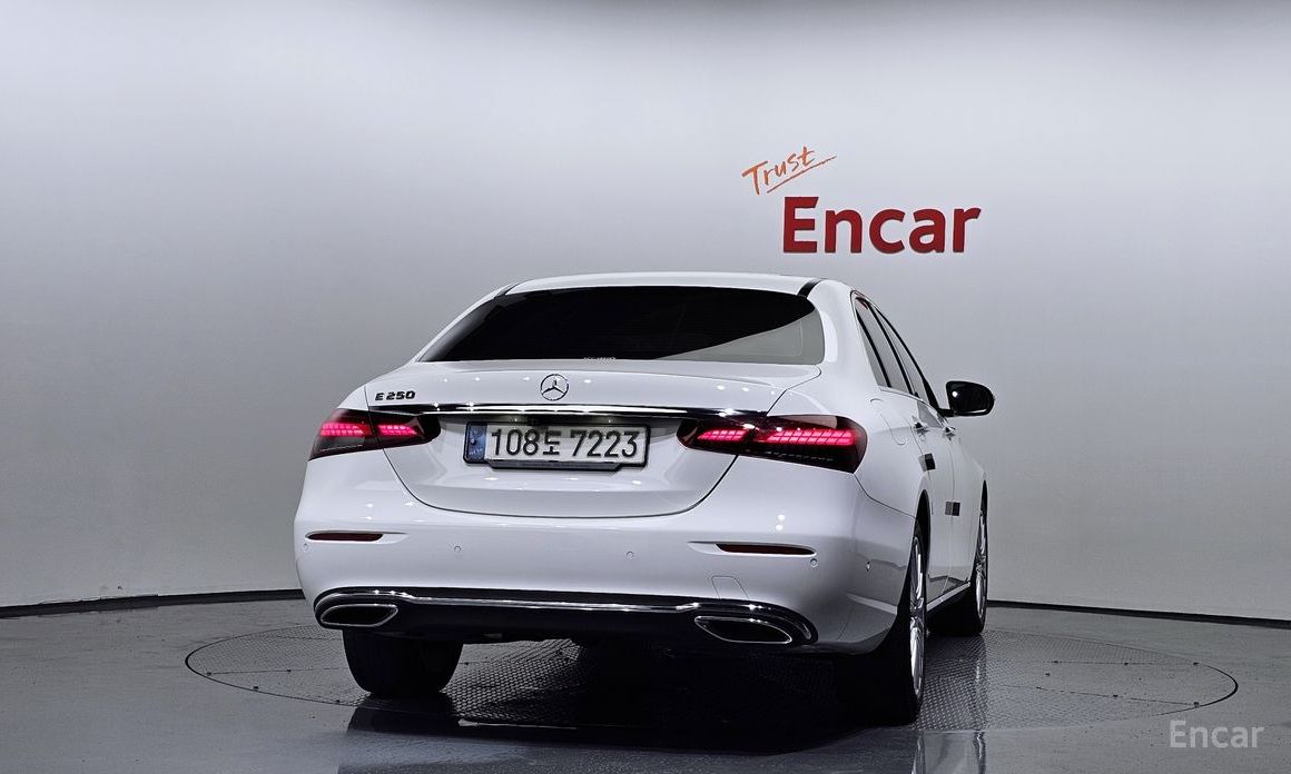  Mercedes-Benz E-Class