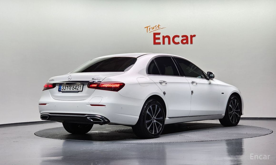  Mercedes-Benz E-Class