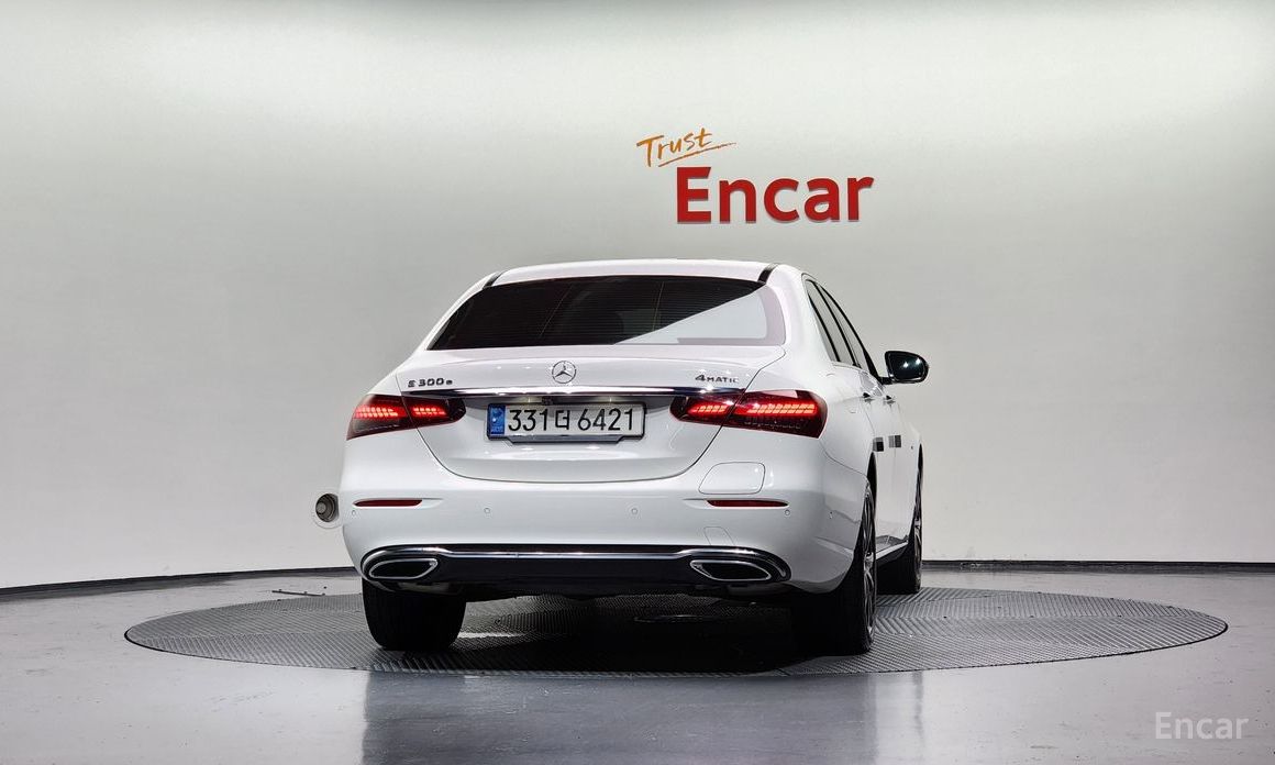  Mercedes-Benz E-Class