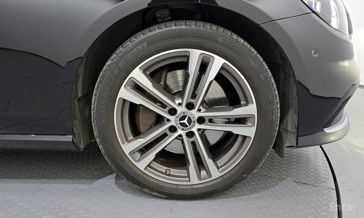  Mercedes-Benz E-Class