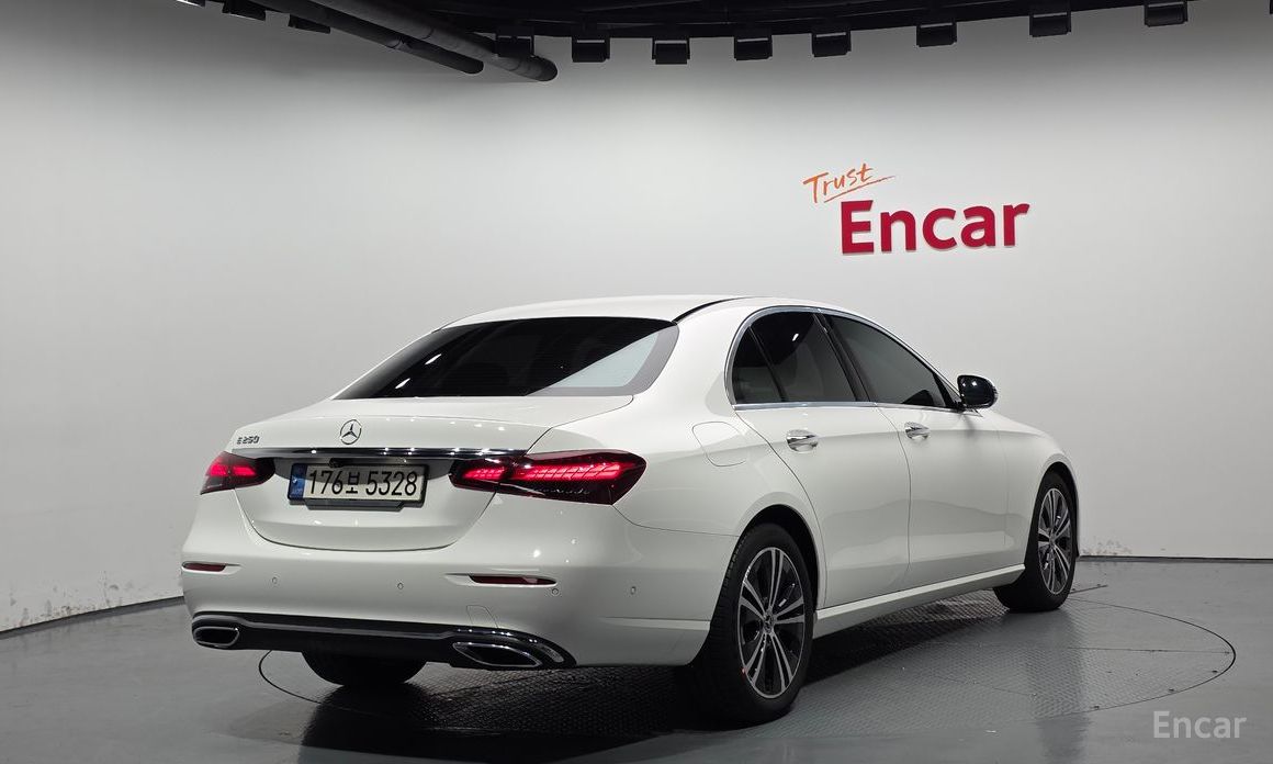  Mercedes-Benz E-Class