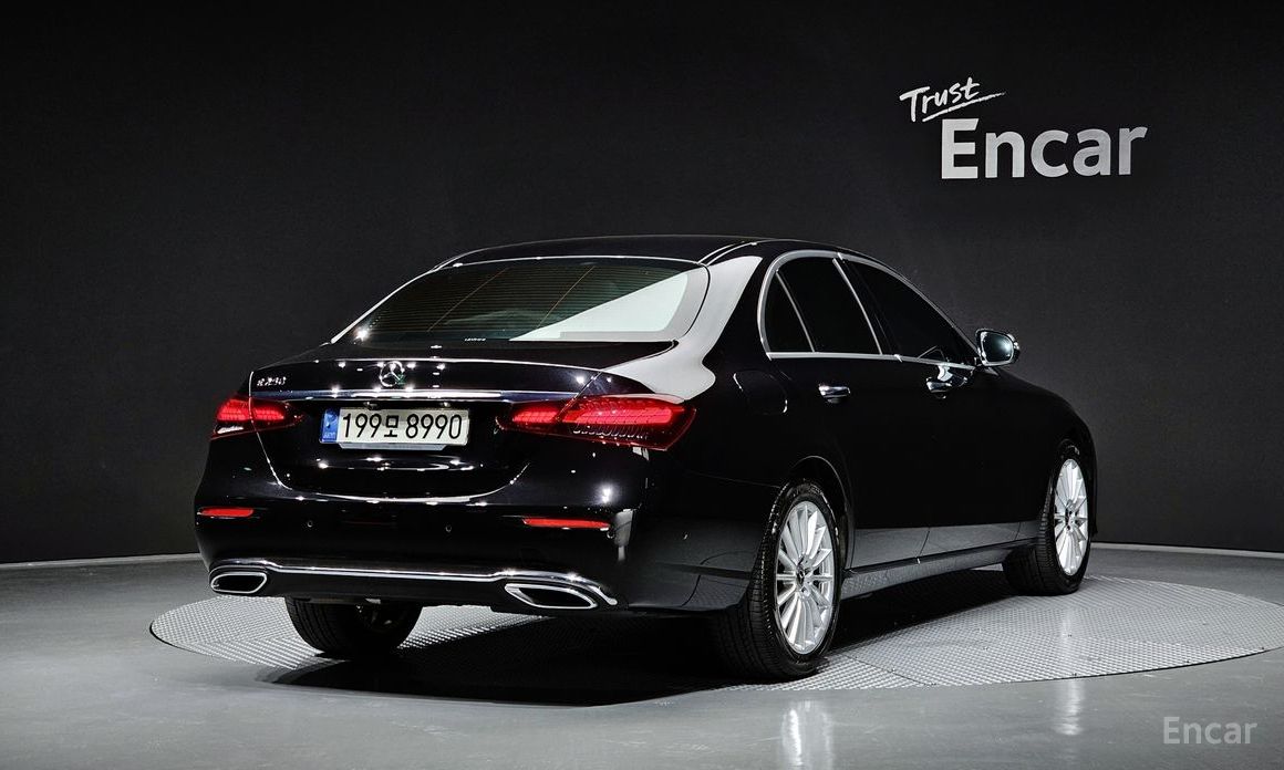  Mercedes-Benz E-Class