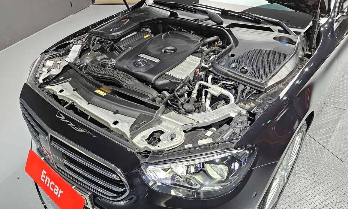  Mercedes-Benz E-Class