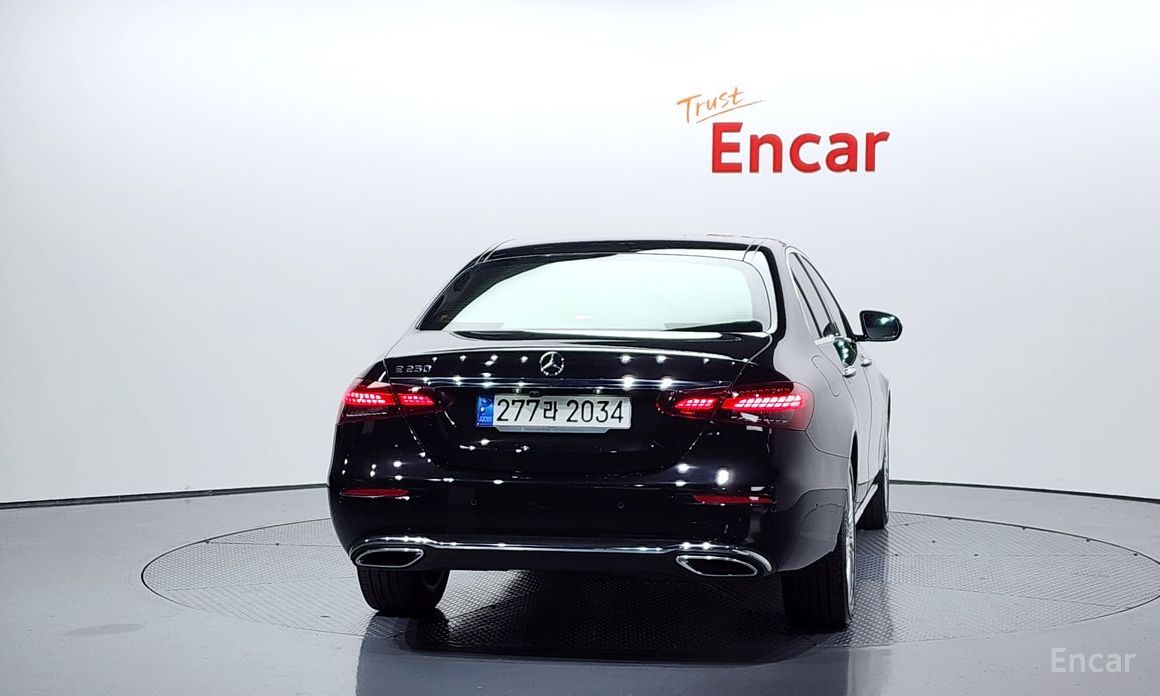  Mercedes-Benz E-Class