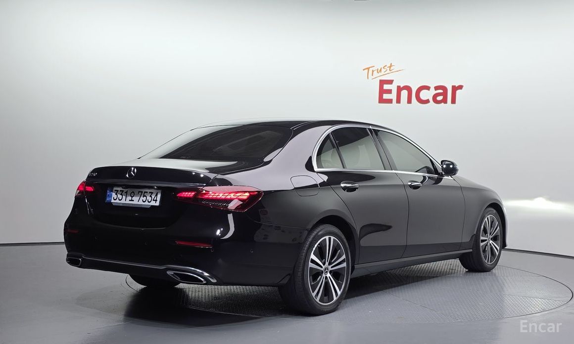  Mercedes-Benz E-Class