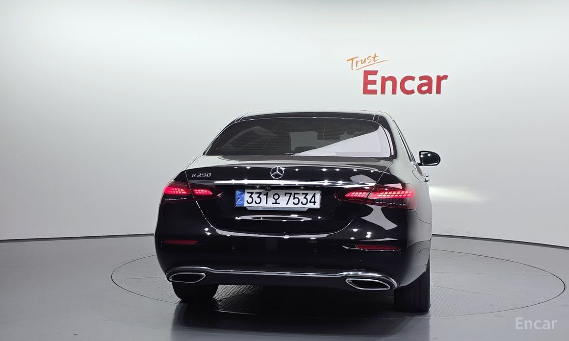  Mercedes-Benz E-Class