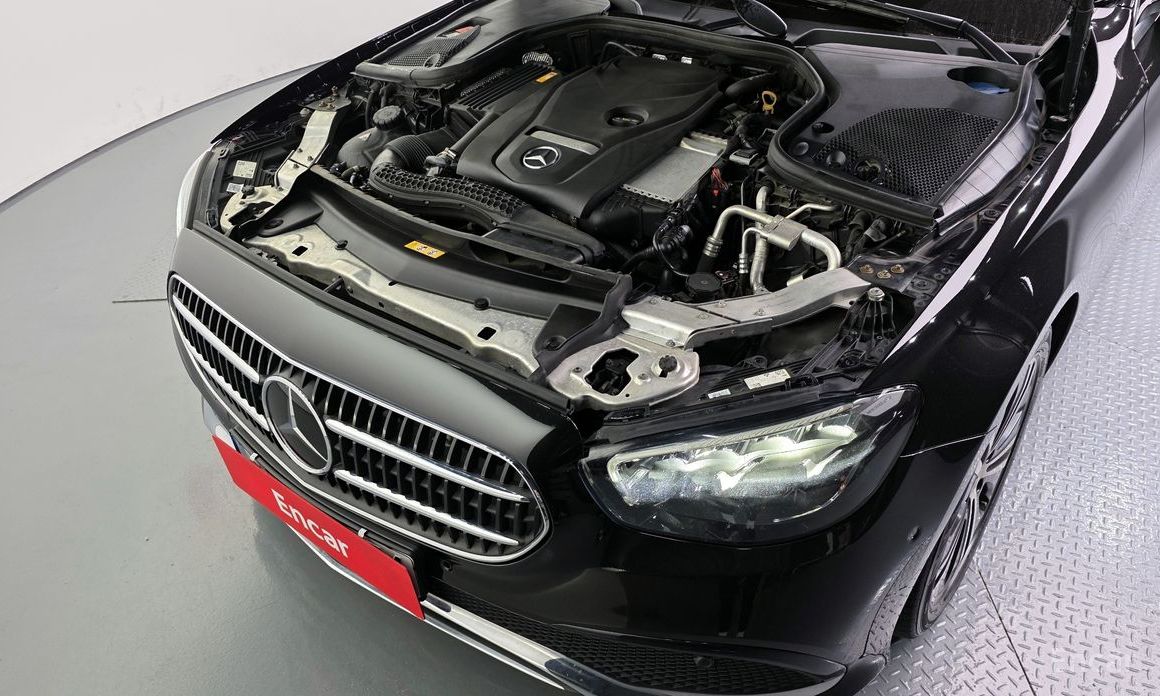  Mercedes-Benz E-Class