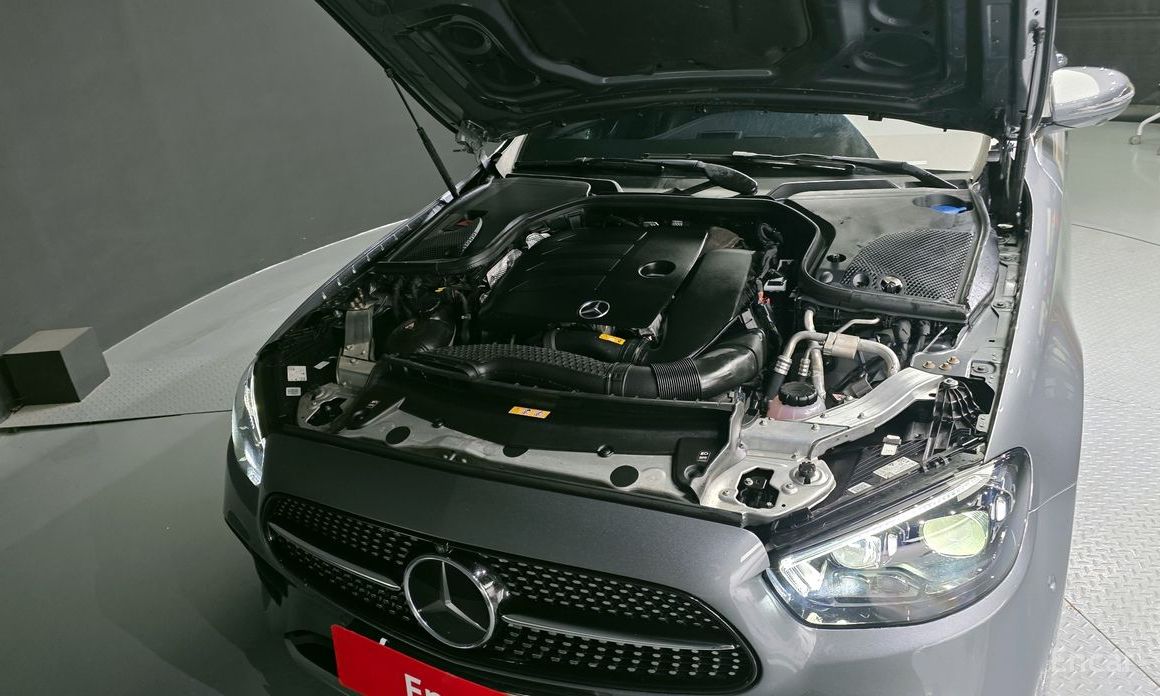  Mercedes-Benz E-Class