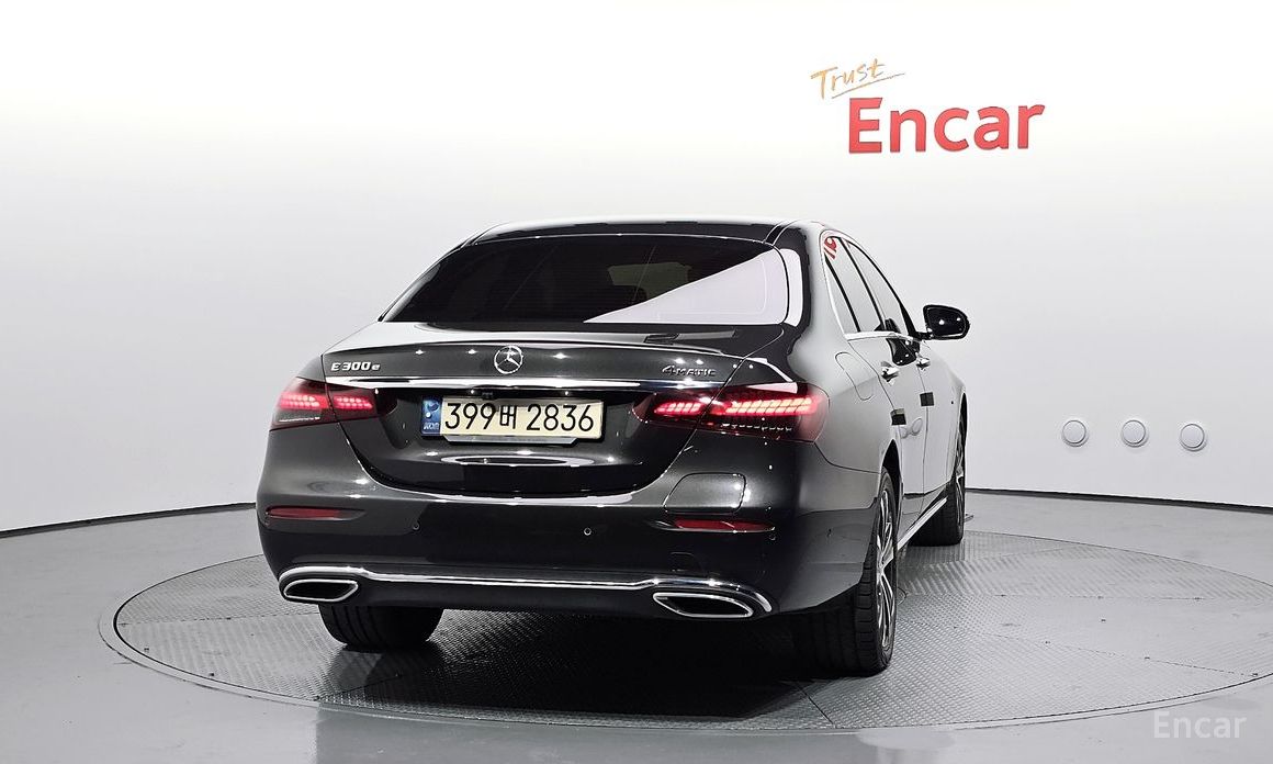  Mercedes-Benz E-Class