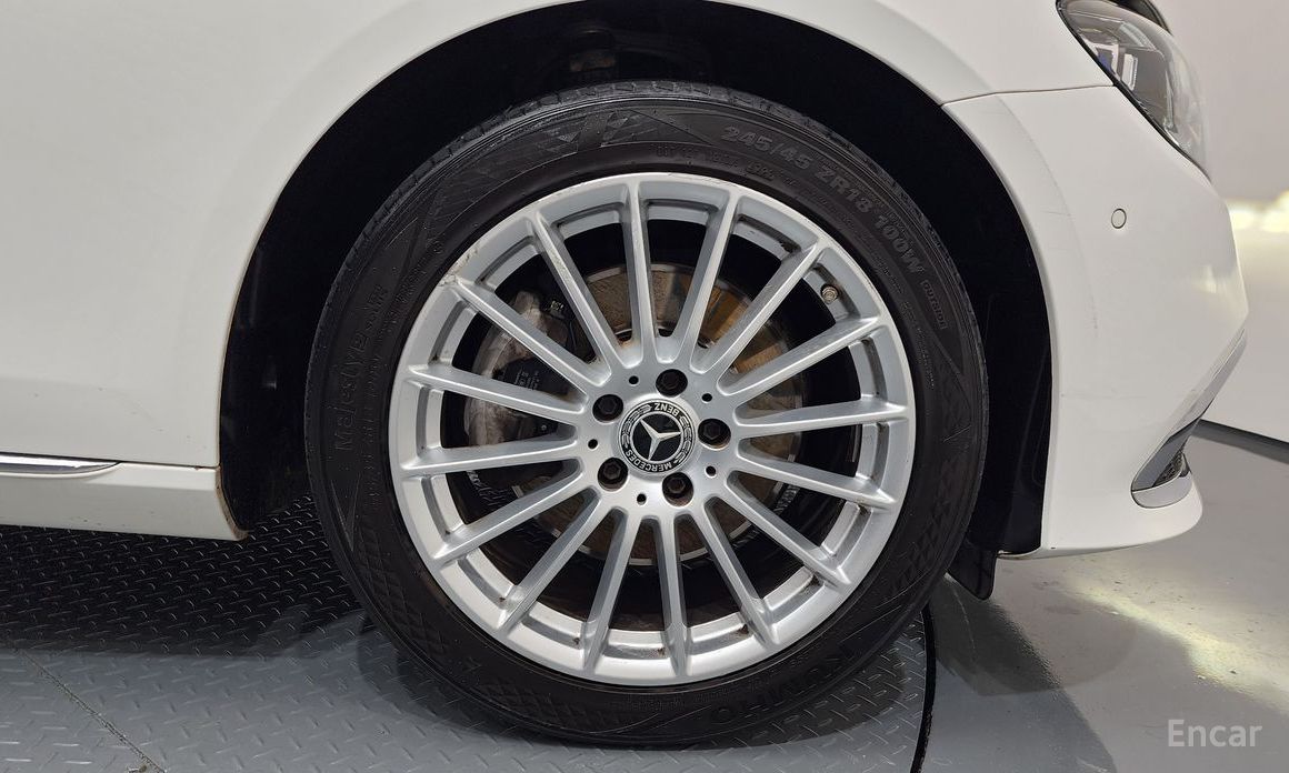  Mercedes-Benz E-Class