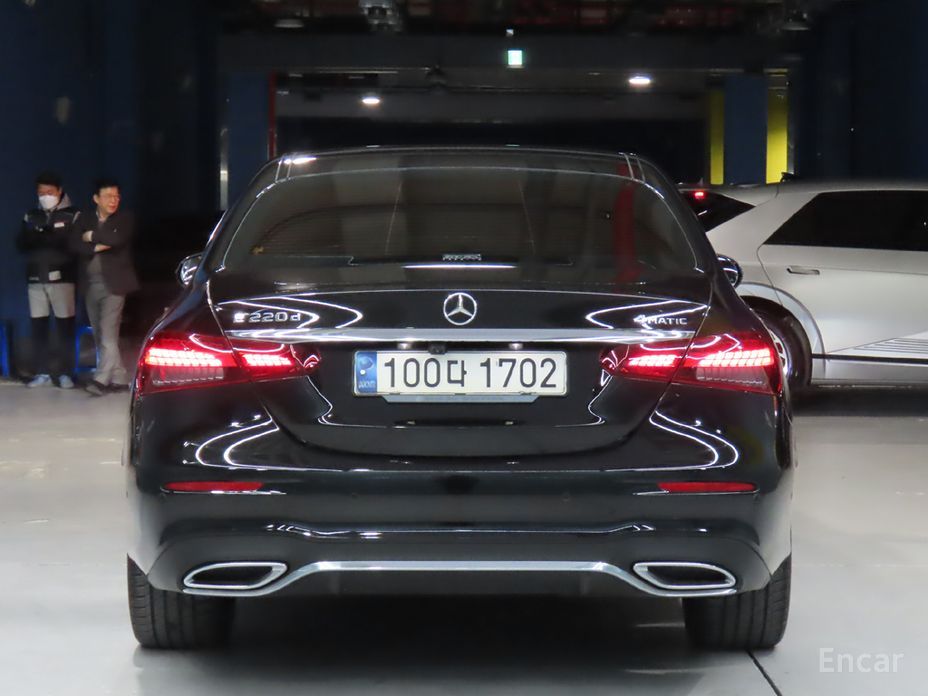  Mercedes-Benz E-Class