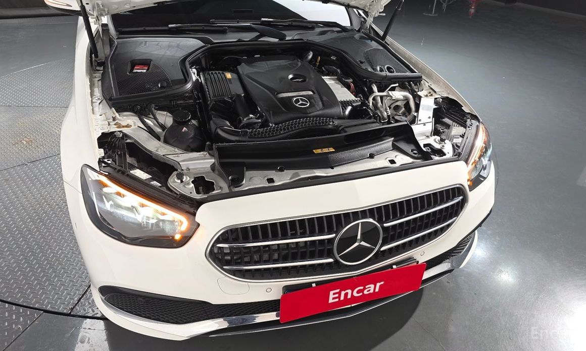  Mercedes-Benz E-Class