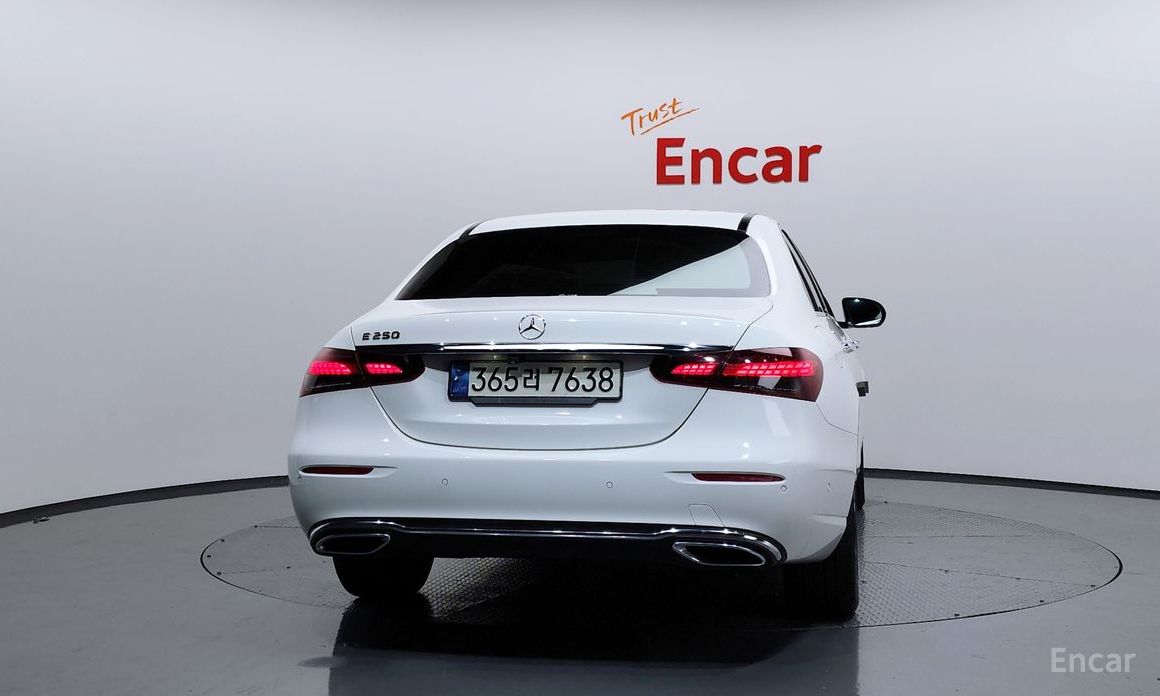  Mercedes-Benz E-Class