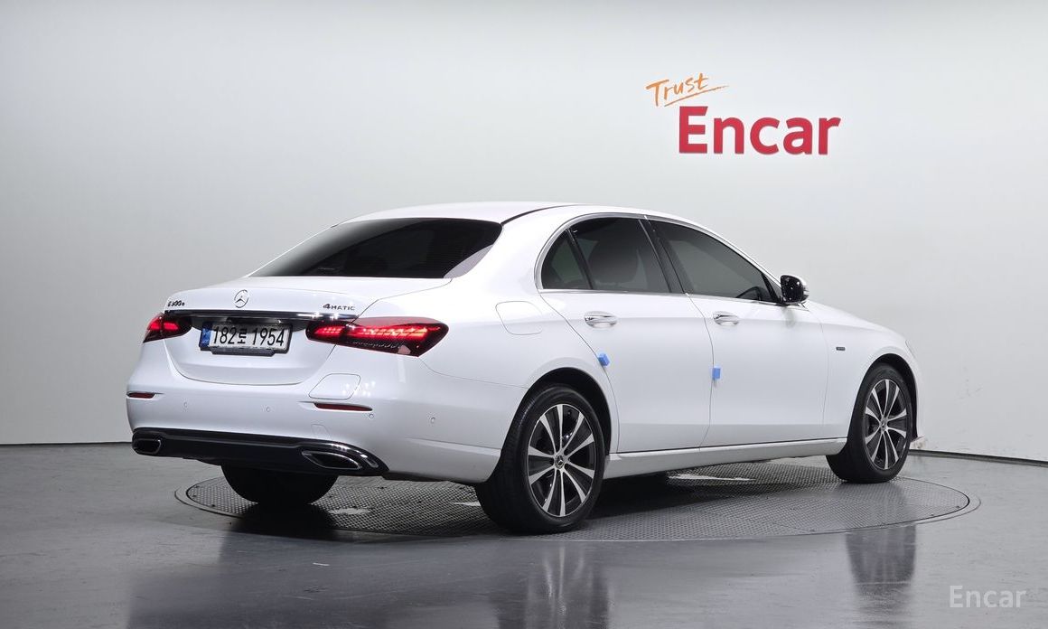  Mercedes-Benz E-Class