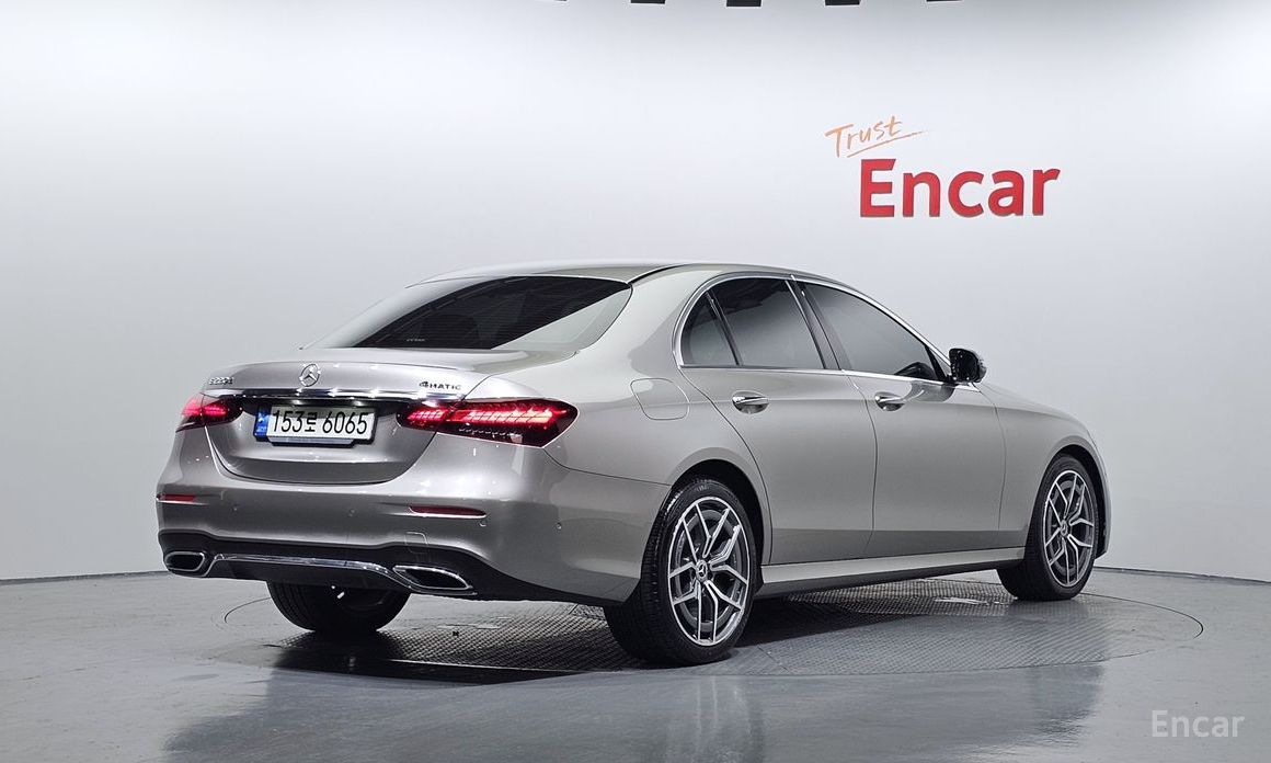  Mercedes-Benz E-Class