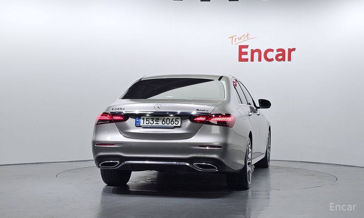  Mercedes-Benz E-Class