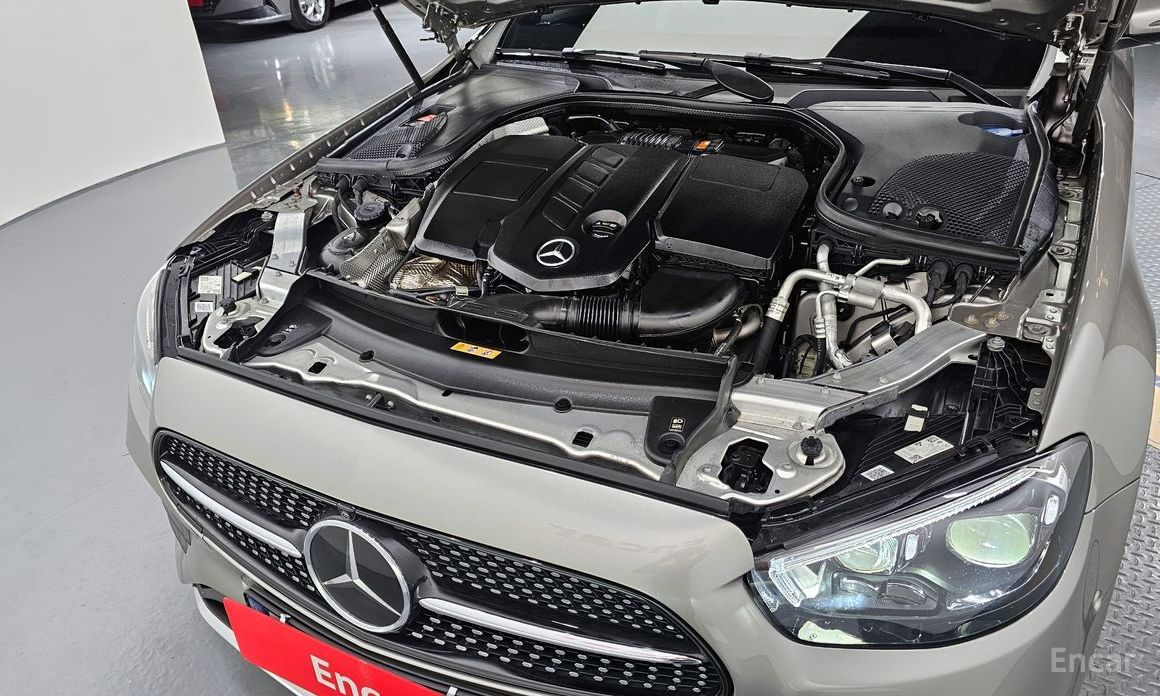  Mercedes-Benz E-Class