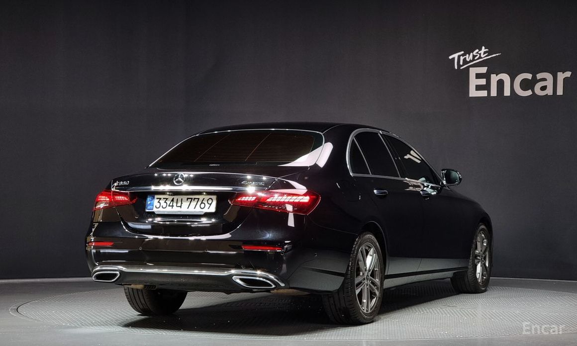  Mercedes-Benz E-Class