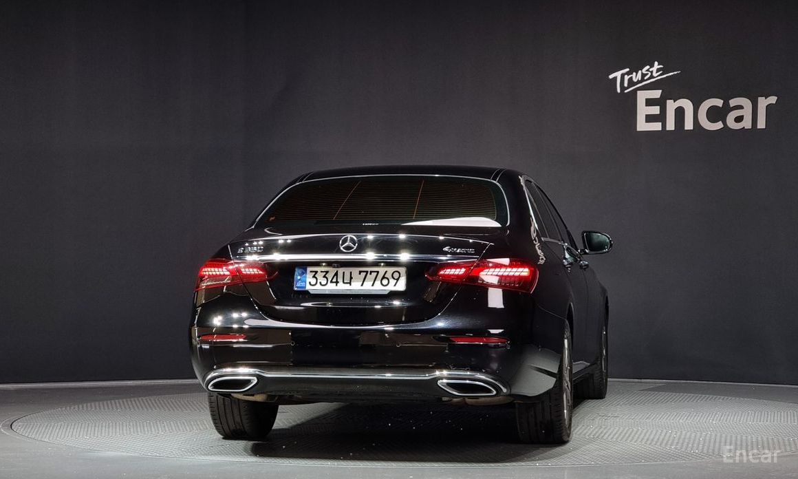  Mercedes-Benz E-Class