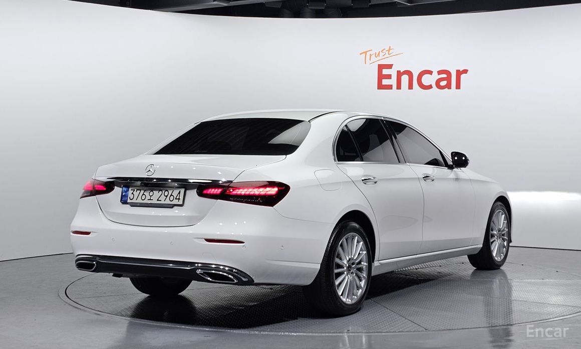  Mercedes-Benz E-Class