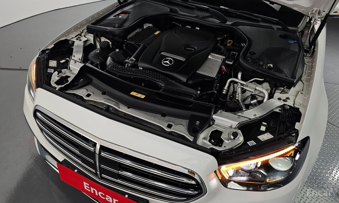  Mercedes-Benz E-Class