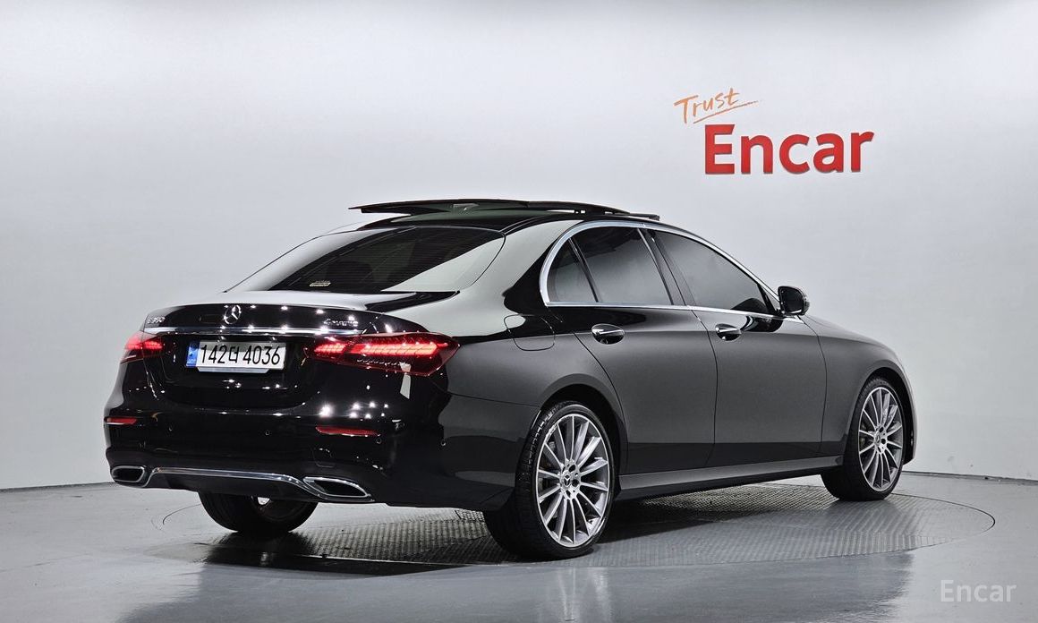  Mercedes-Benz E-Class