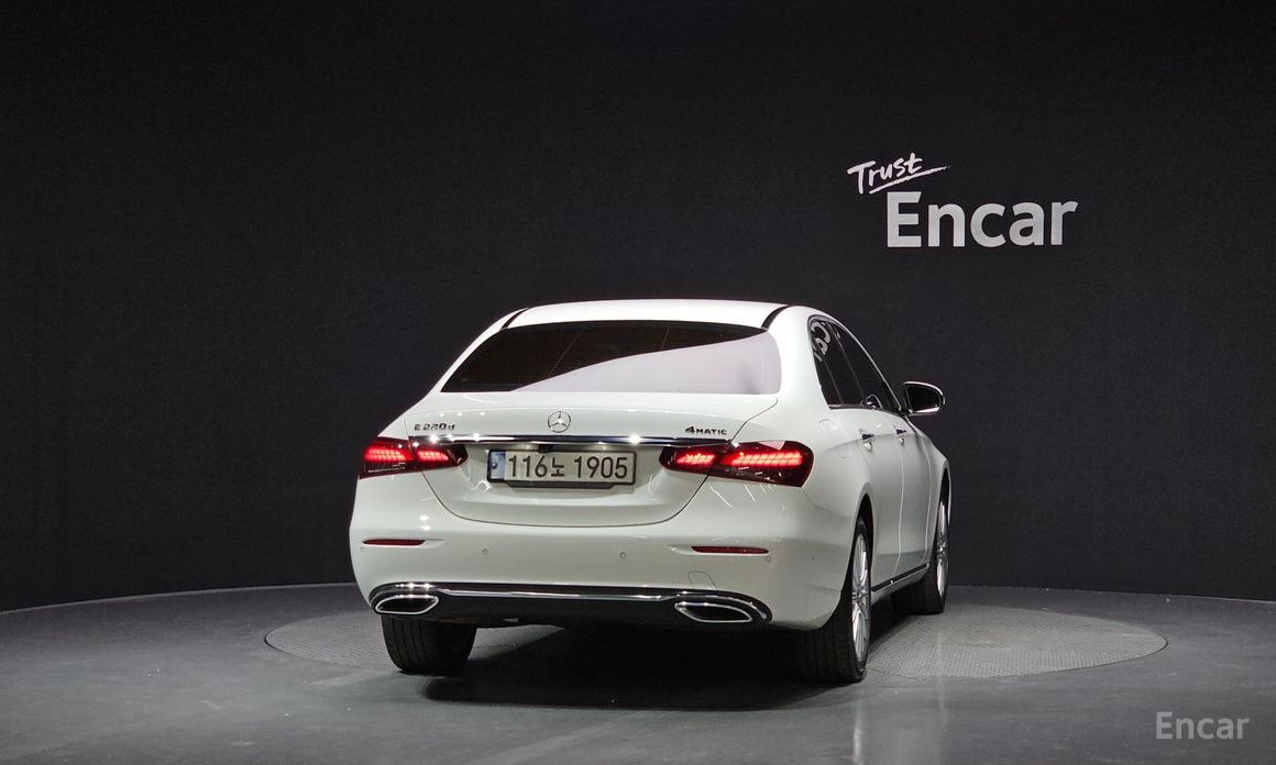  Mercedes-Benz E-Class