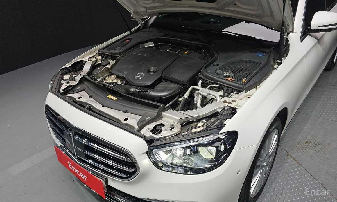  Mercedes-Benz E-Class