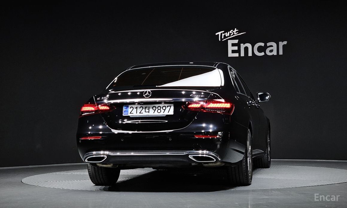  Mercedes-Benz E-Class