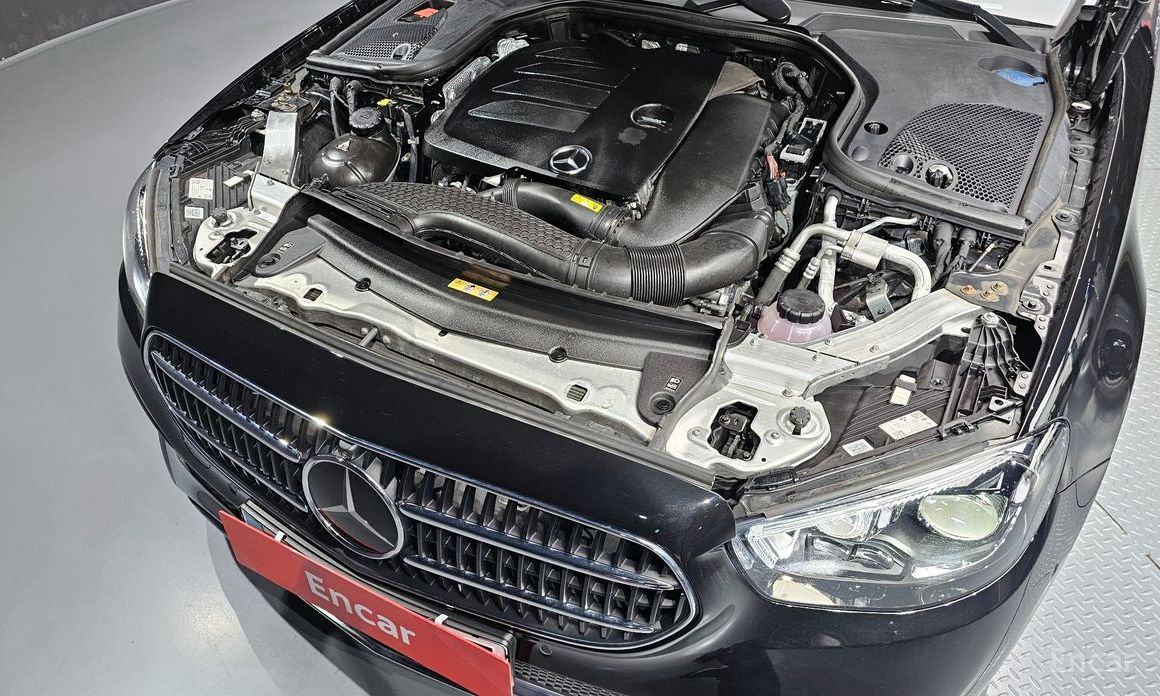  Mercedes-Benz E-Class