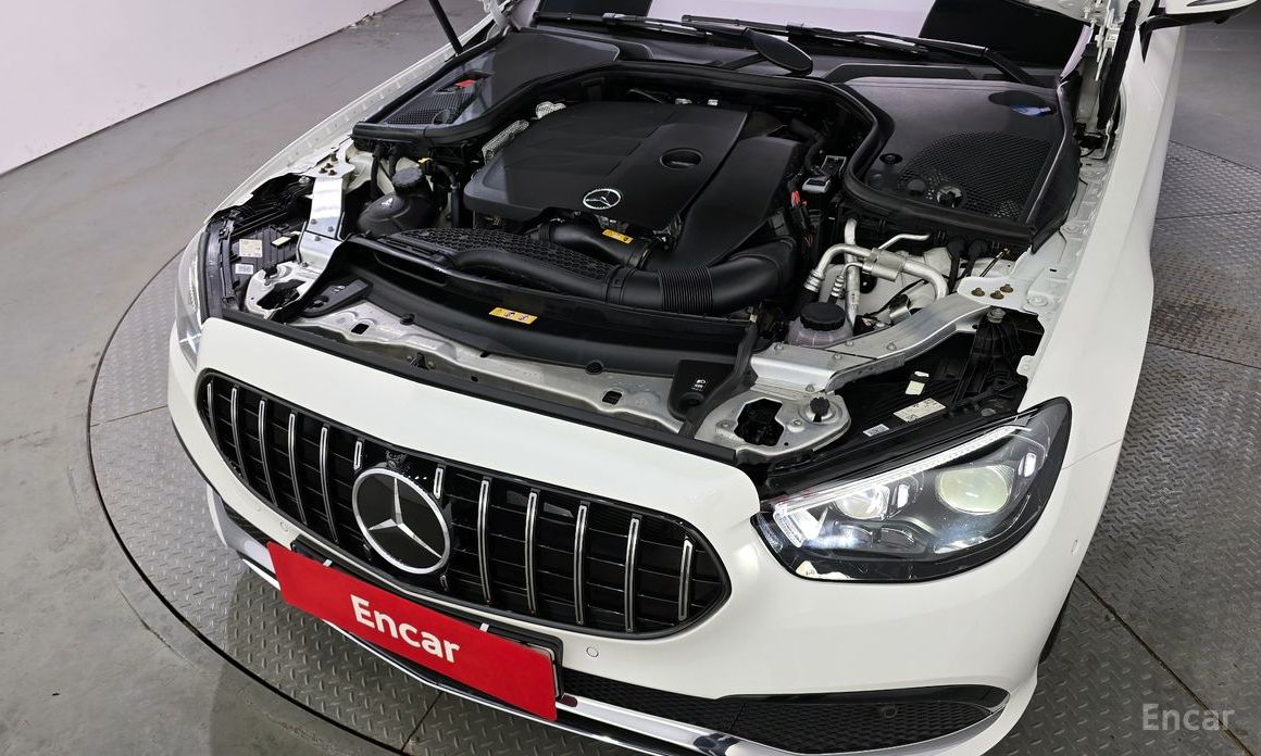  Mercedes-Benz E-Class