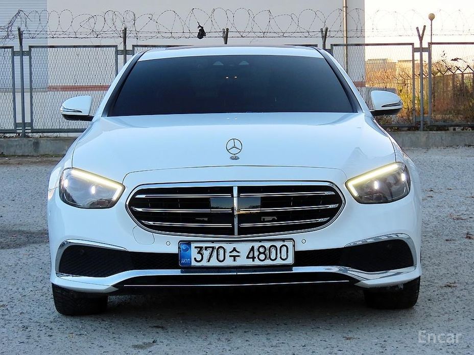  Mercedes-Benz E-Class