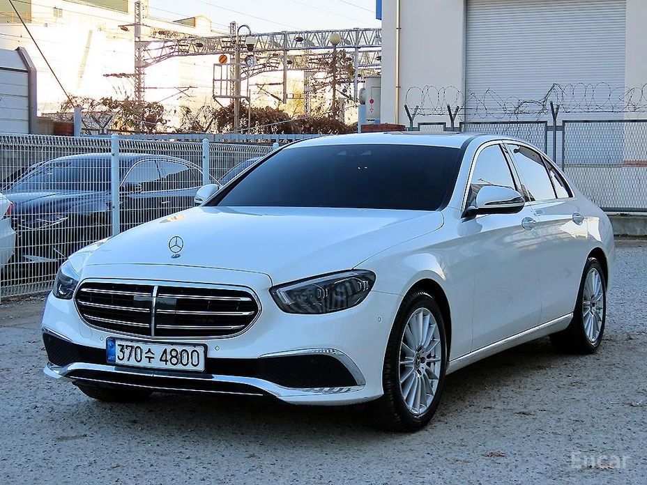  Mercedes-Benz E-Class