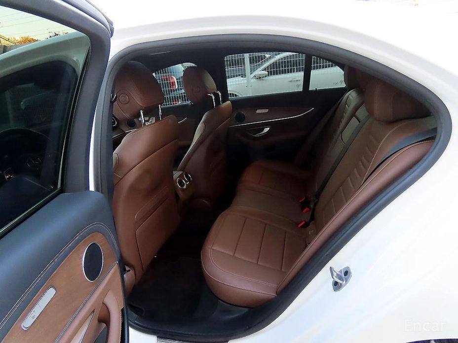  Mercedes-Benz E-Class