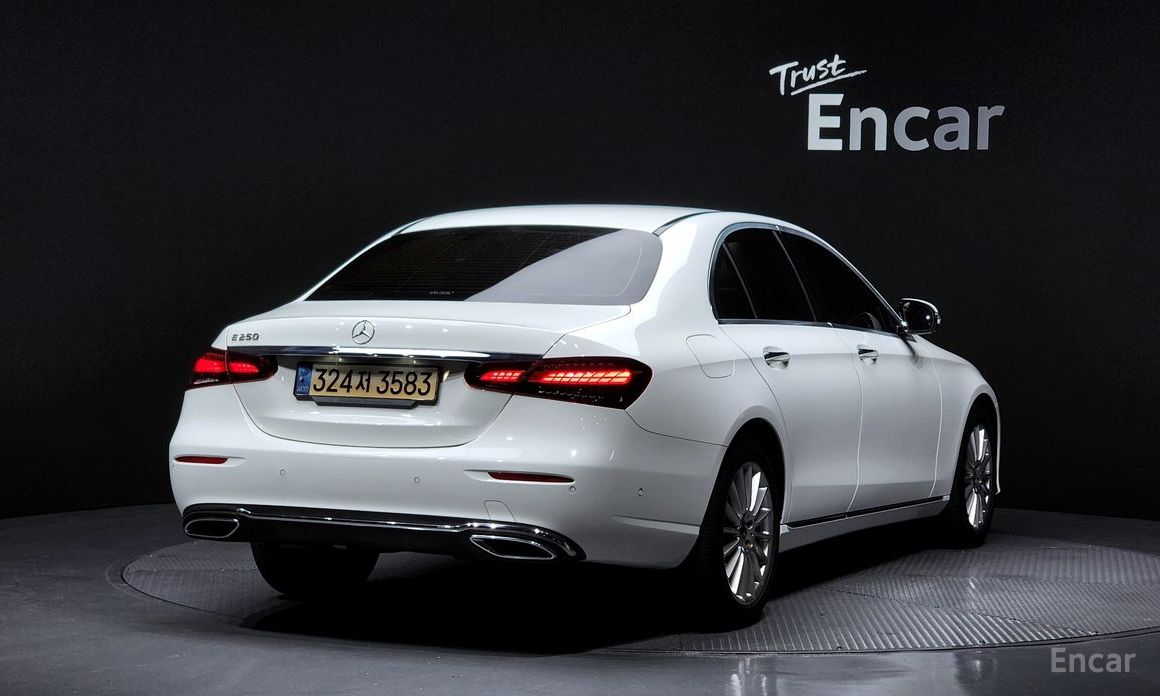  Mercedes-Benz E-Class