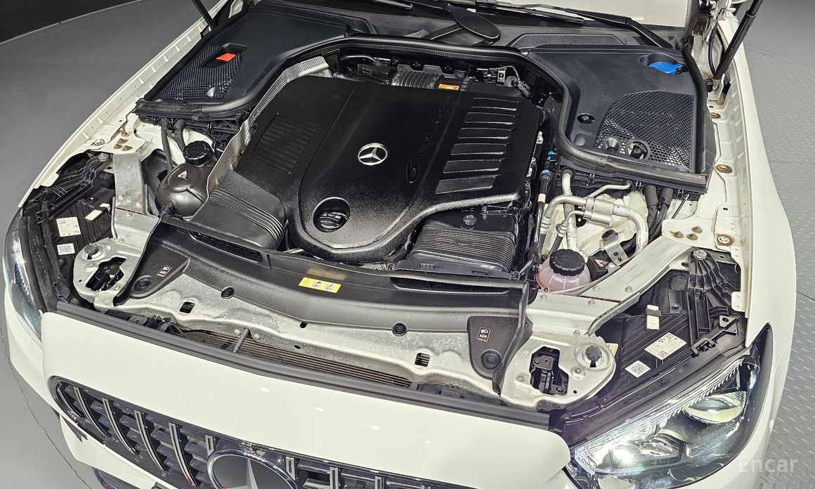  Mercedes-Benz E-Class