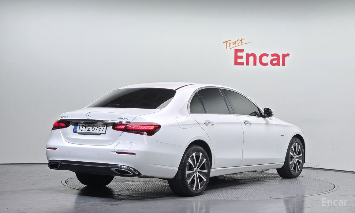  Mercedes-Benz E-Class