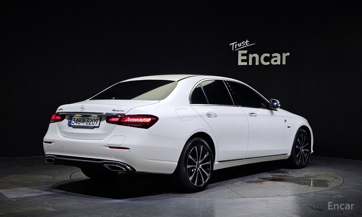  Mercedes-Benz E-Class