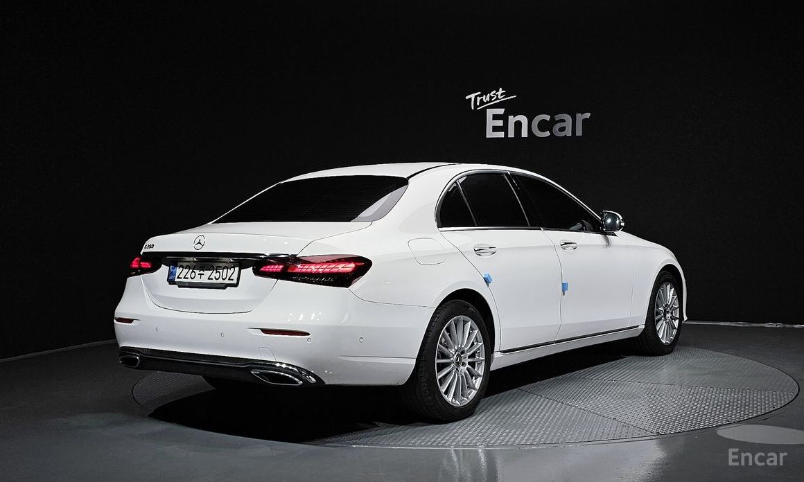  Mercedes-Benz E-Class