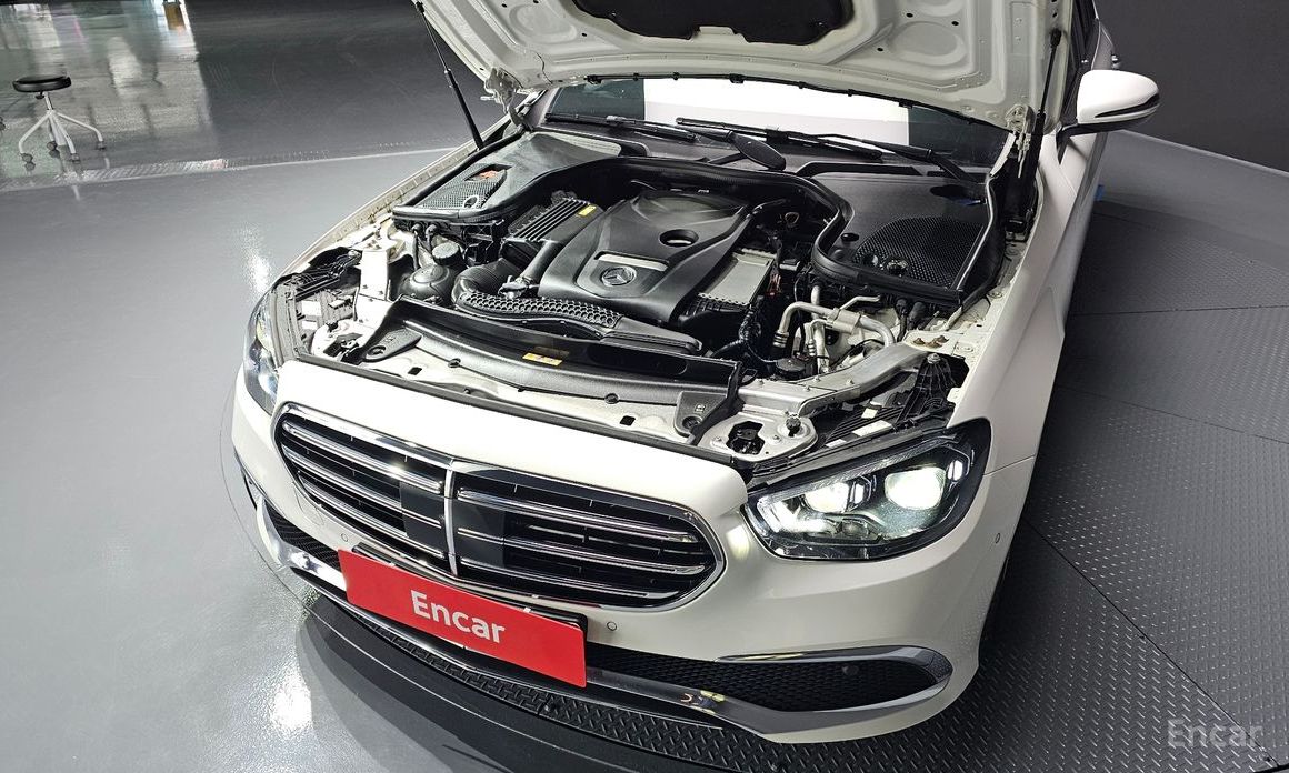  Mercedes-Benz E-Class