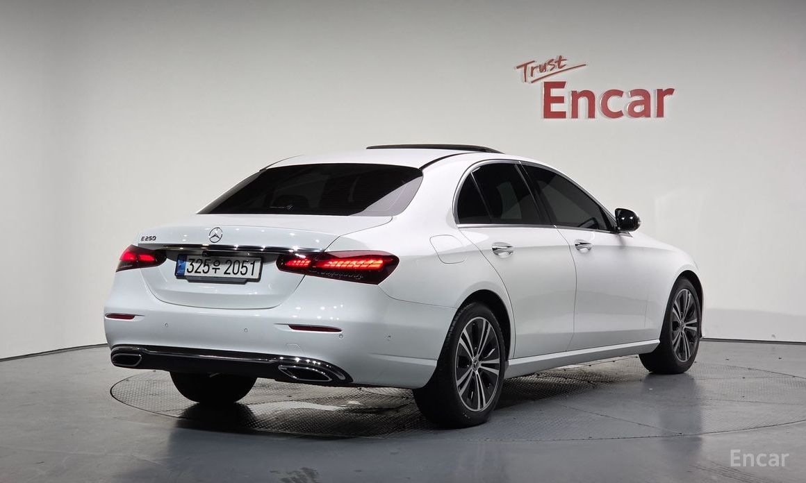  Mercedes-Benz E-Class