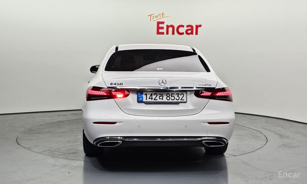  Mercedes-Benz E-Class