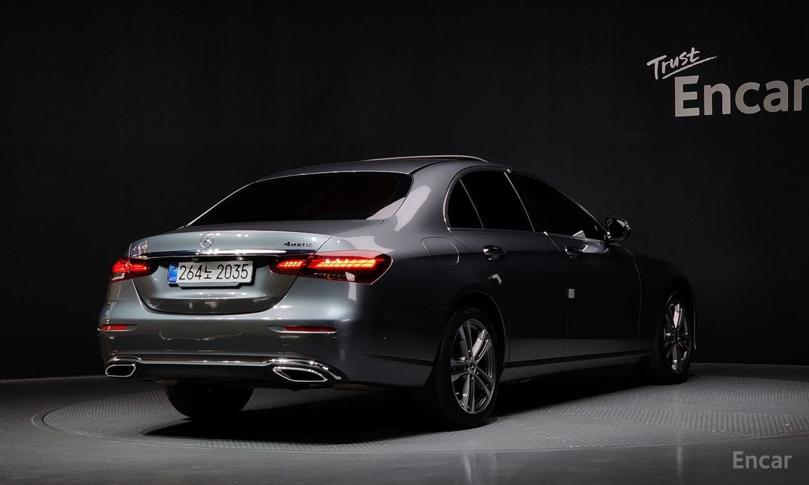  Mercedes-Benz E-Class