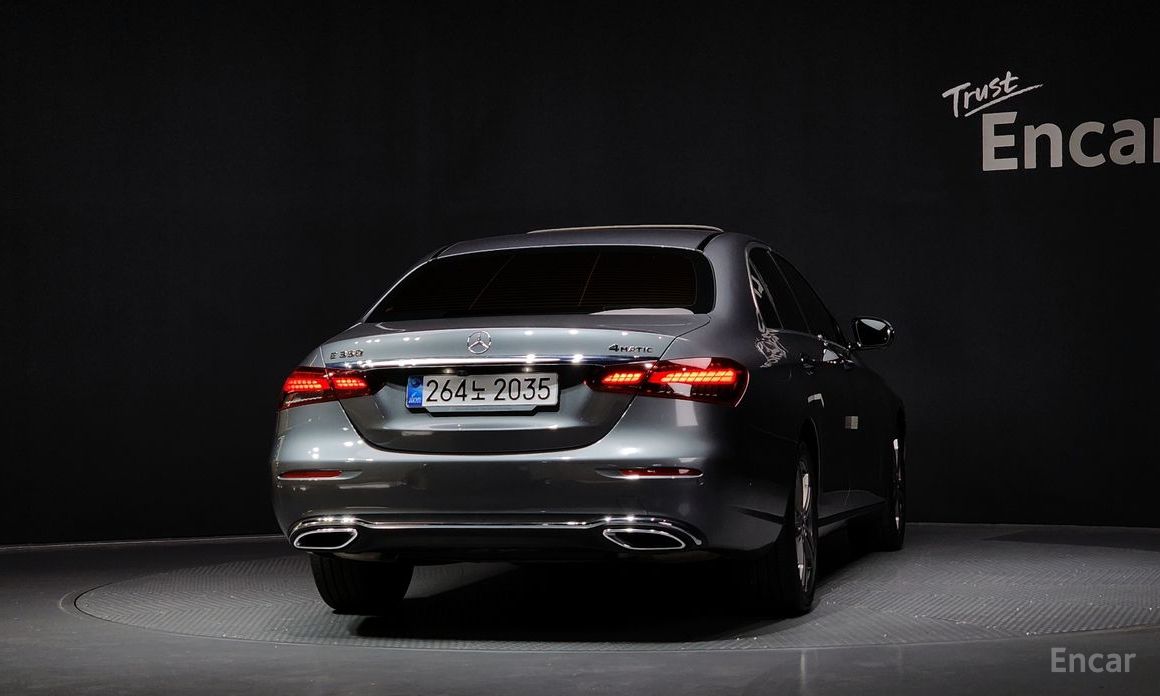  Mercedes-Benz E-Class