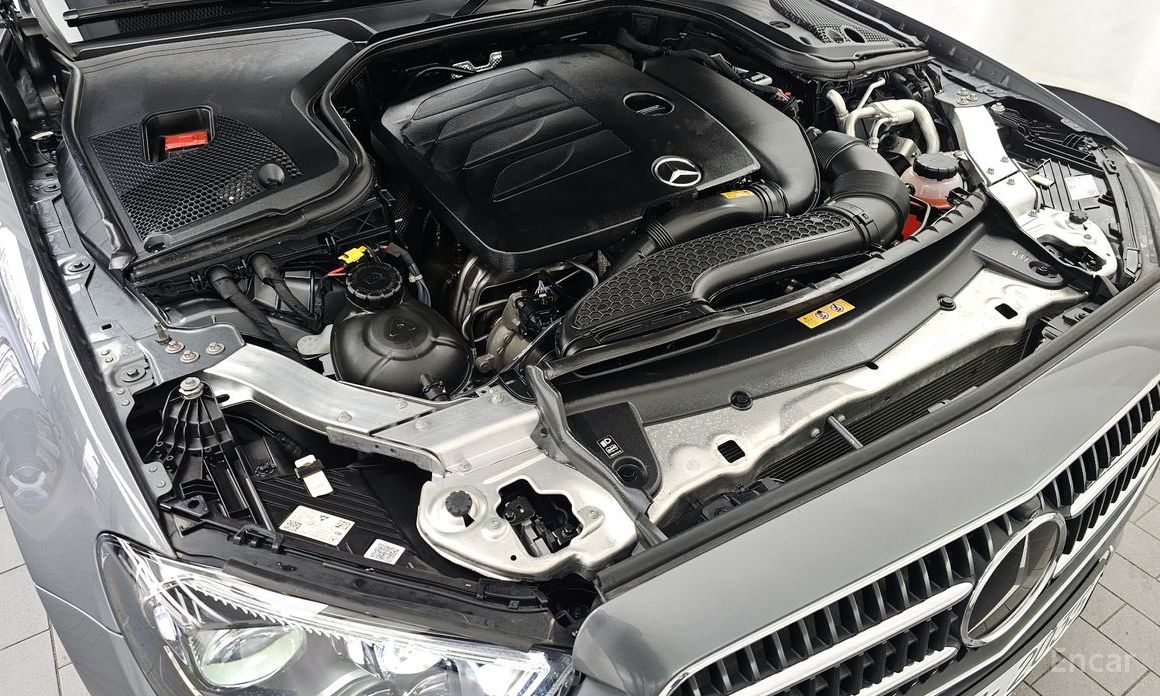  Mercedes-Benz E-Class