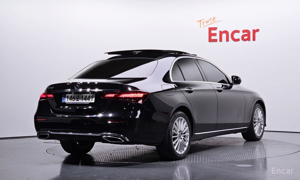  Mercedes-Benz E-Class