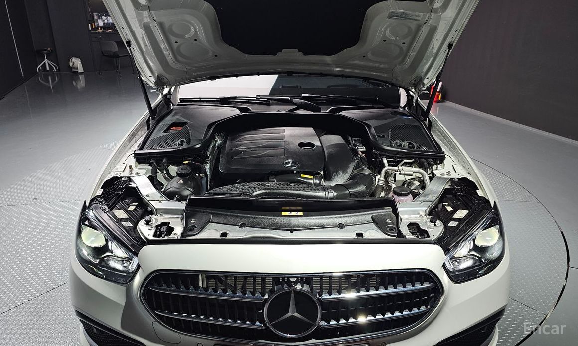  Mercedes-Benz E-Class