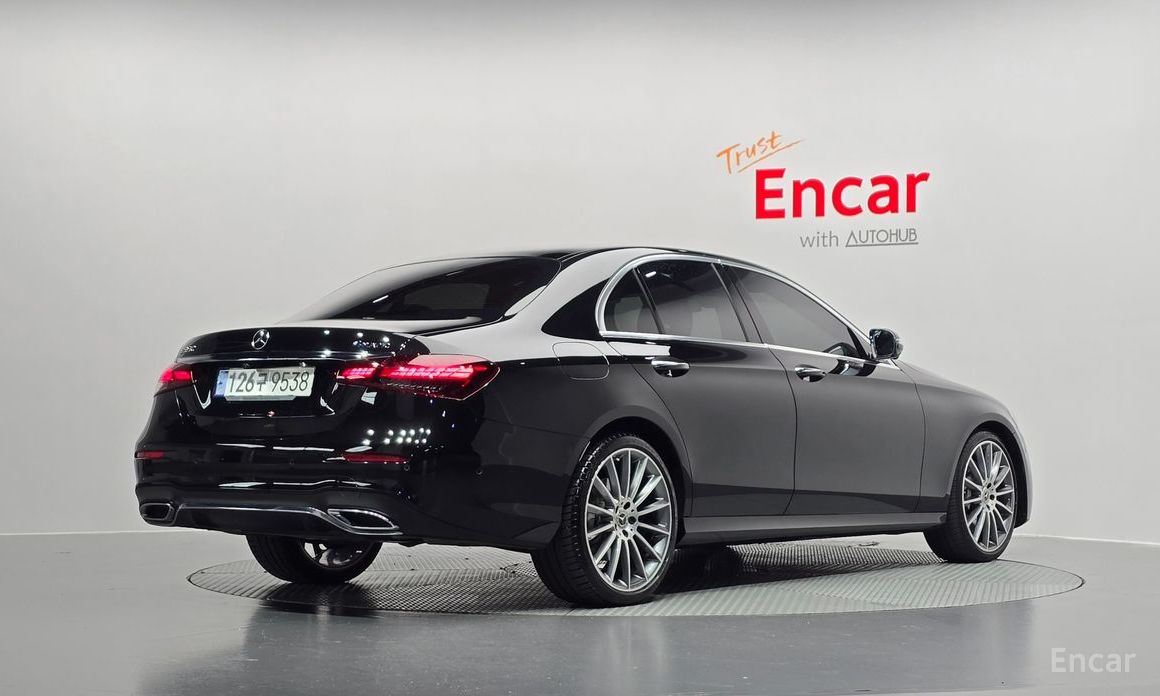  Mercedes-Benz E-Class